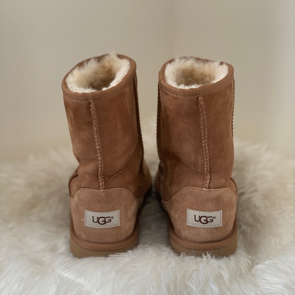 Classic UGG boots - Picture 2 of 4